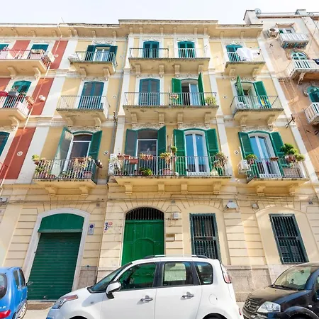 Guesthost - Dali Μπάρι