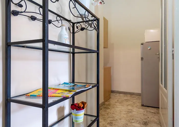 Guesthost - Dali * בארי